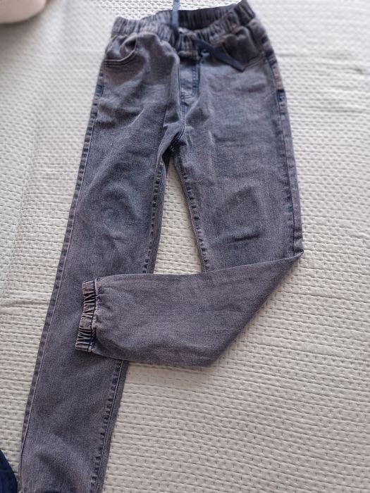 Продам джинсы 152см