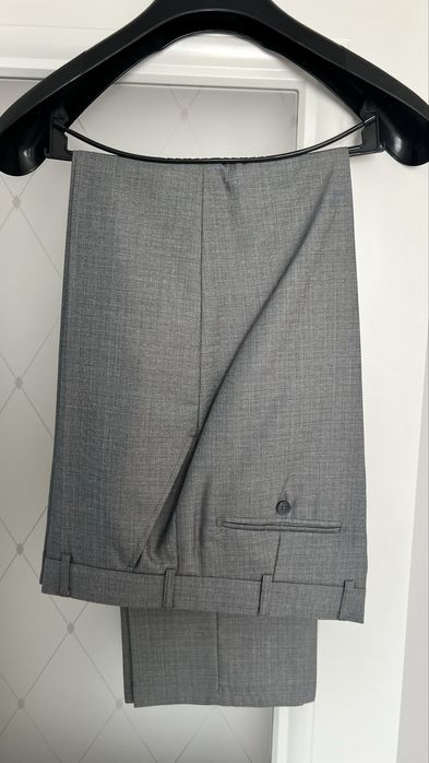 Продам костюм серого цвета