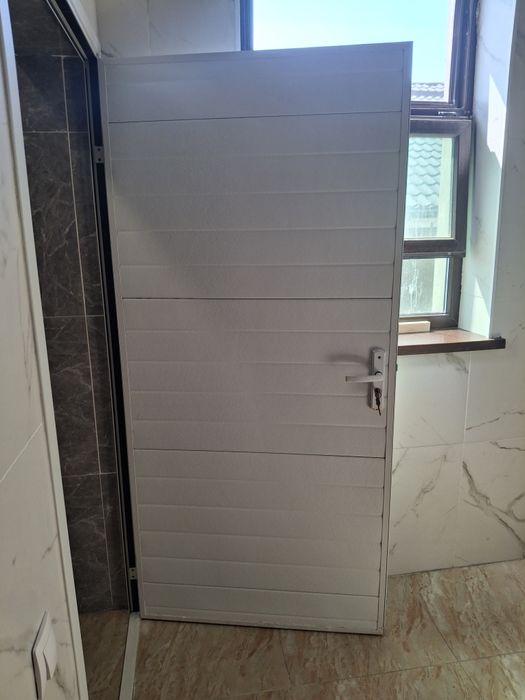 Пластиковые двери