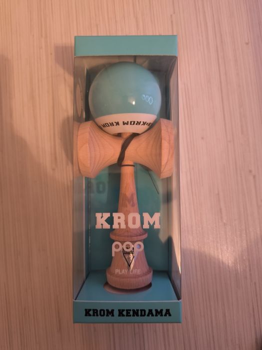 Kendama Krom Pop Light Blue