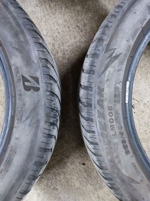 225 50 17 Зимни Bridgestone
