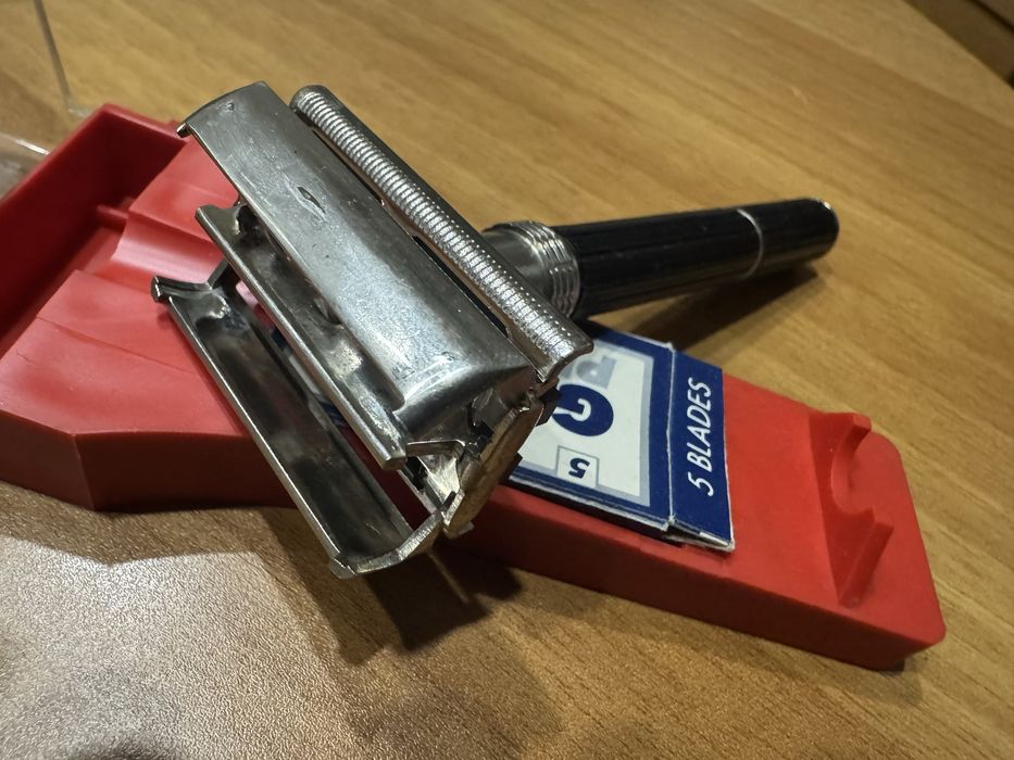 Aparat de ras clasic