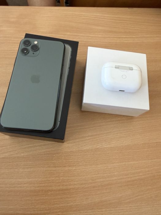 Продавам iphone 11 pro + airpods pro