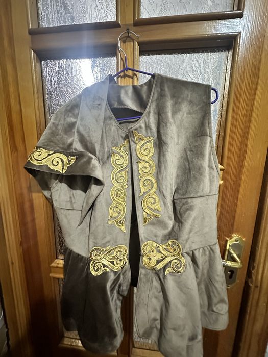 Қазақи нақыштағы сәнді киімдер