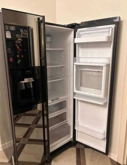 Холодильник samsung.