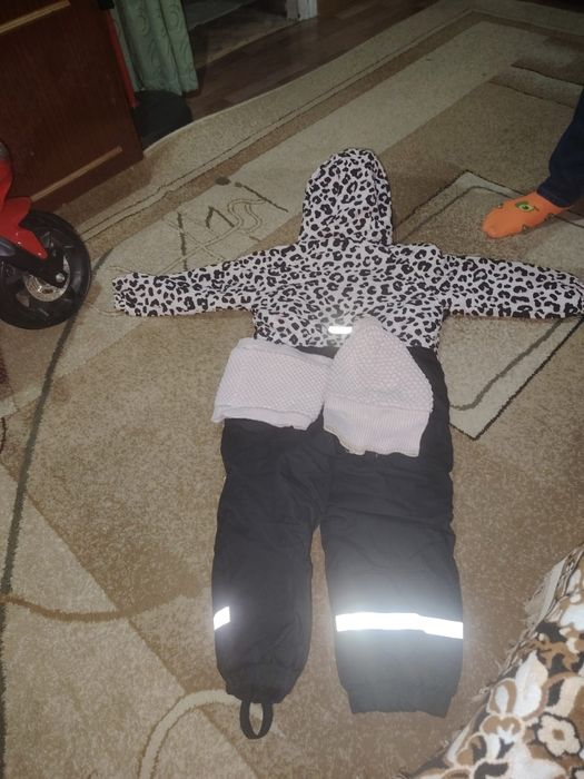 Продам комбинезон для девочки