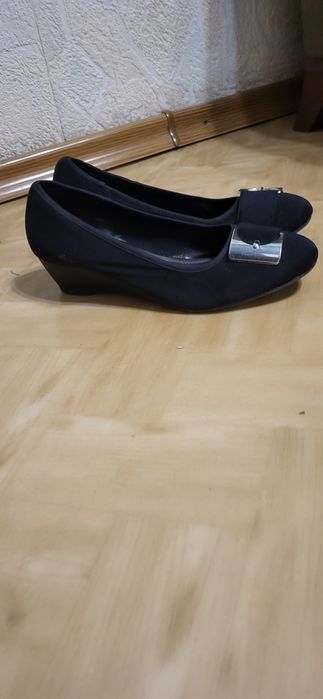 Элегантные чёрные туфли из Америки