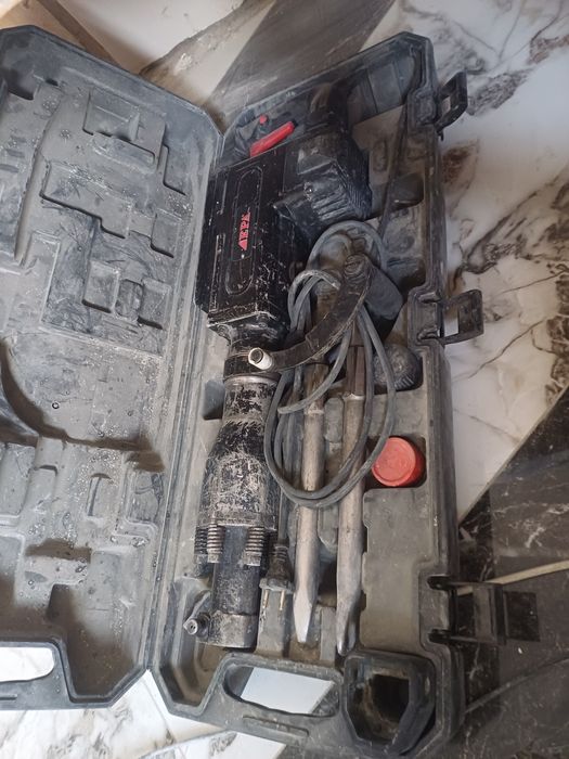 Отбойник  молоток