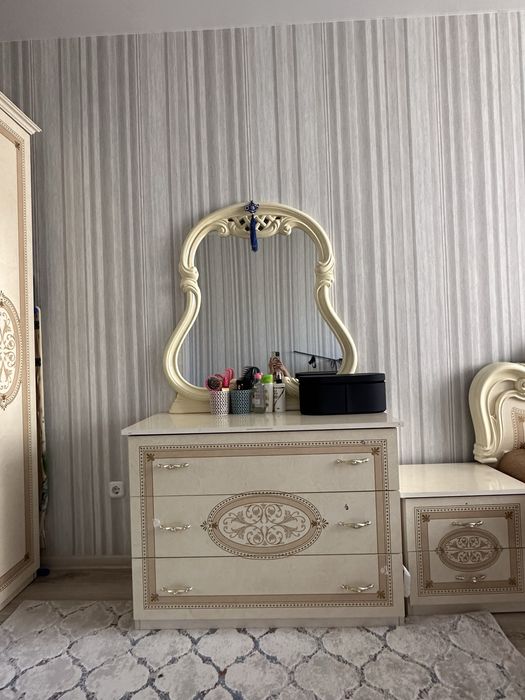 Продам спальный гарнитур Лара