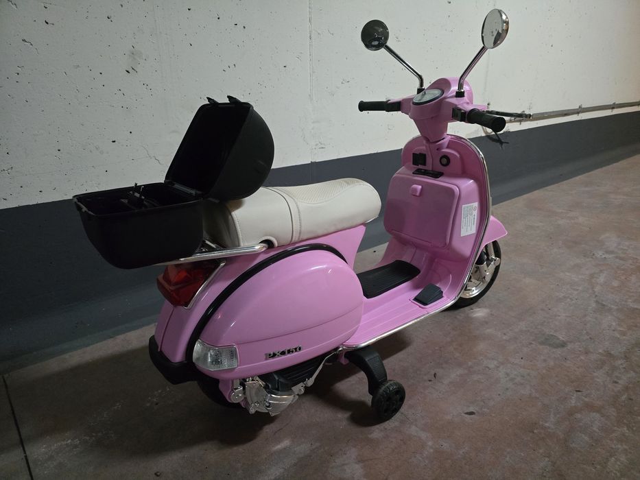 Motocicleta electrica pentru copii Vespa