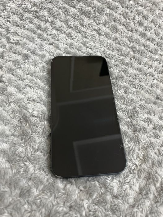 продам iPhone 13