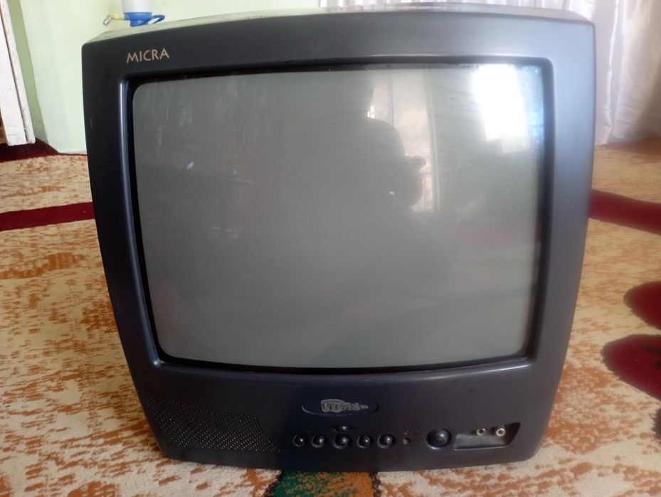 Срочно телевизор сотилади