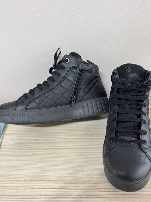 Черни високи кецове с декорация звезда – размер 37