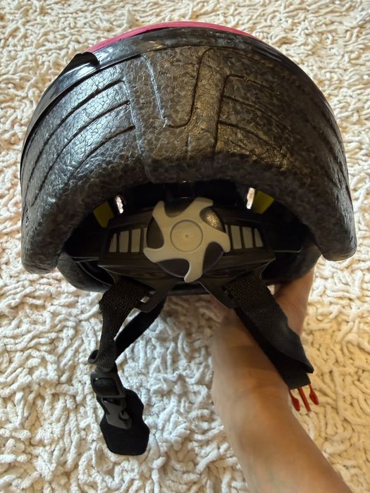 Защитный шлем для девочки 3-7 лет.