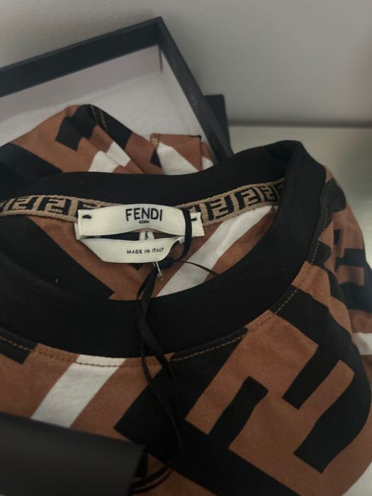 Vând tricou Fendi original