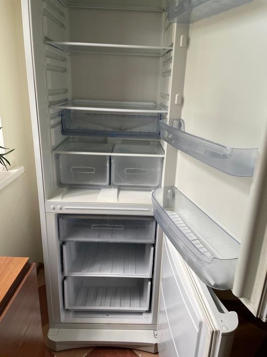 Холодильник Indesit