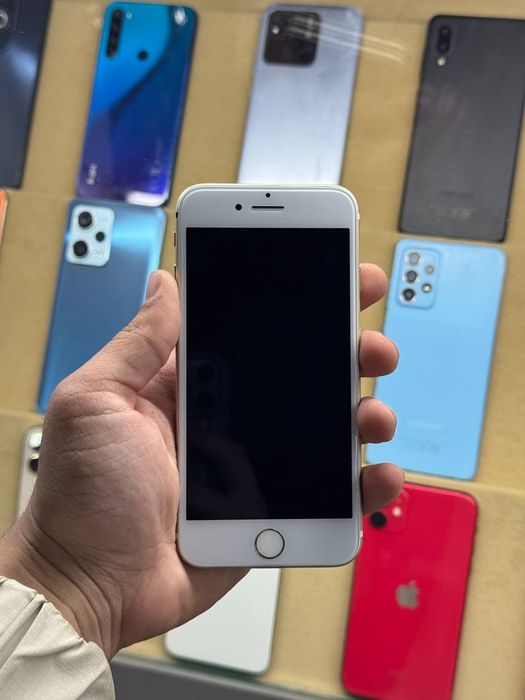 IPhone 7 телефон