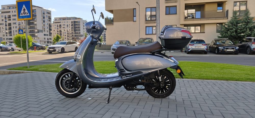 Scuter Electric SAKURA JS2A (An 2021) – Înmatriculat, Stare Excelentă, 1863 Mile (cca. 3000 km)