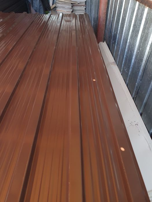 Tabla cutată maro lucios și mat – Calitate superioară, preț avantajos!