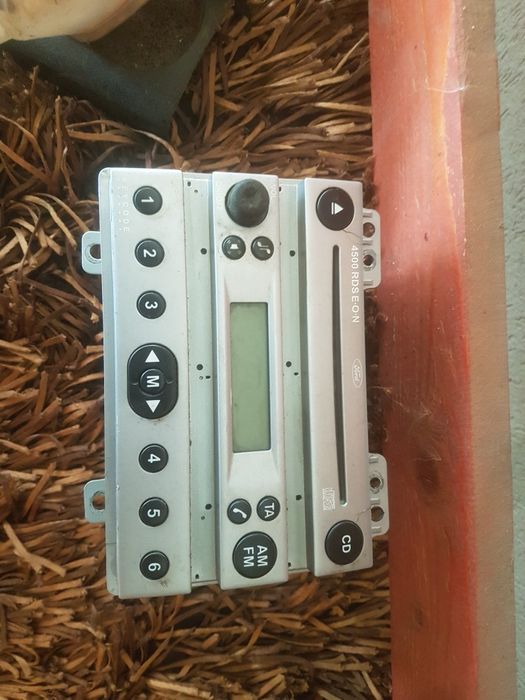 Vând piese ford fiesta 13benzina .2004