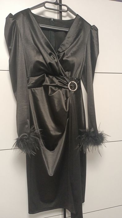 Rochie elegantă, satin -accesorizata in talie, mărime S/M