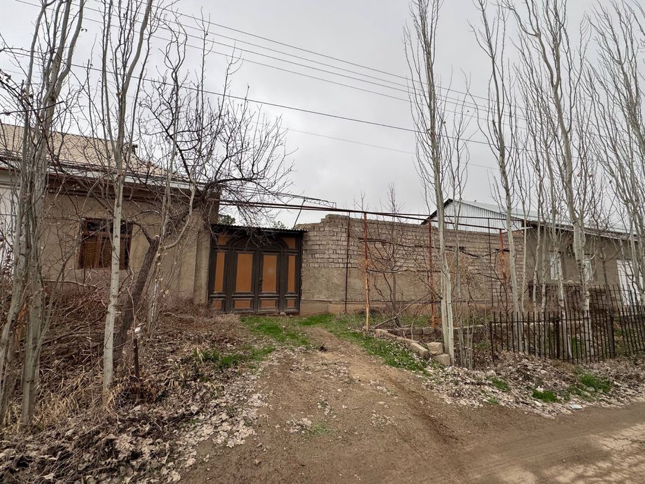 Beshkent shahridan hovli 8 xonali