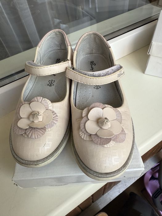 Кроссовки, туфли, сандали для девочек дешево