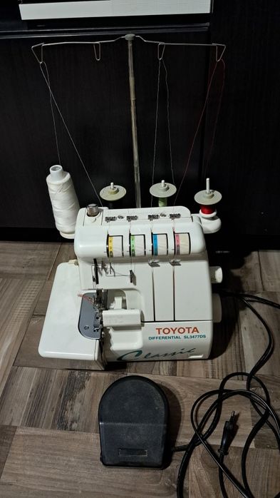Mașină de surfilat (overlock) Toyota