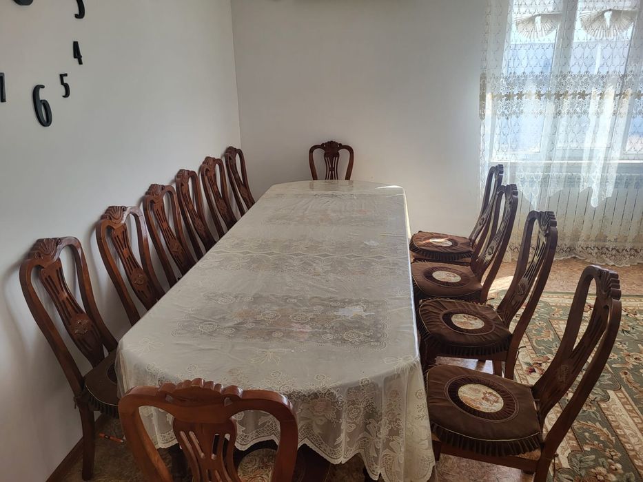 Продам Стол и  12 стульев