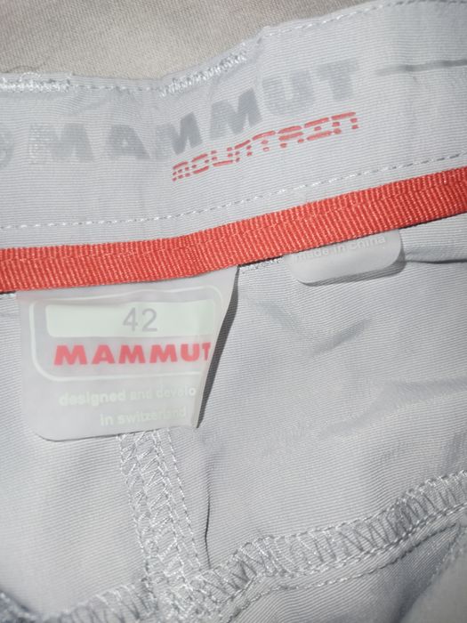 Pantaloni vara diferiti