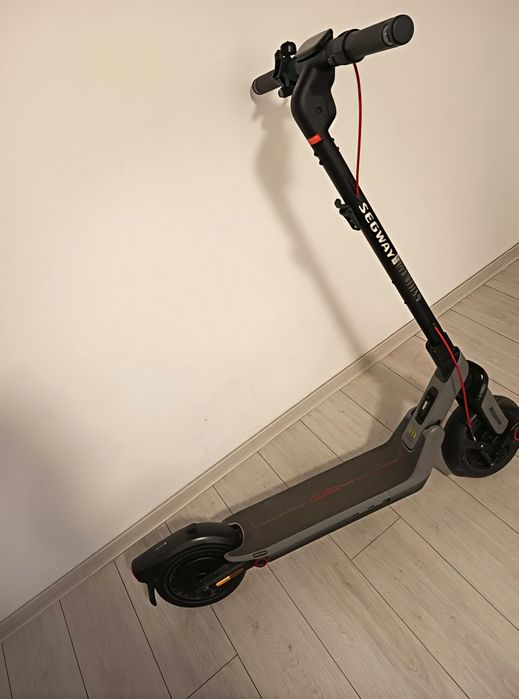 Vând trotineta electrica ninebot e3