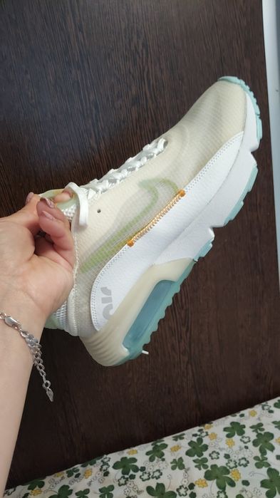 Adidași noi mărimea 40 Nike originali