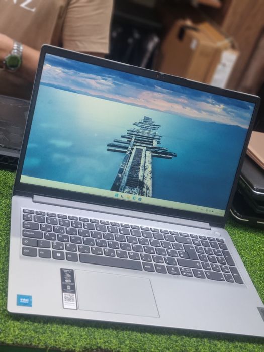 #Lenovo

Celeron N4500
RAM 8GB DDR4
SSD 256Gb NVMe
Display 15.6 FHD
id
