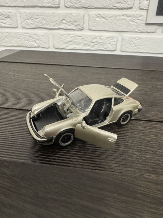 Модель автомобиля 1/43