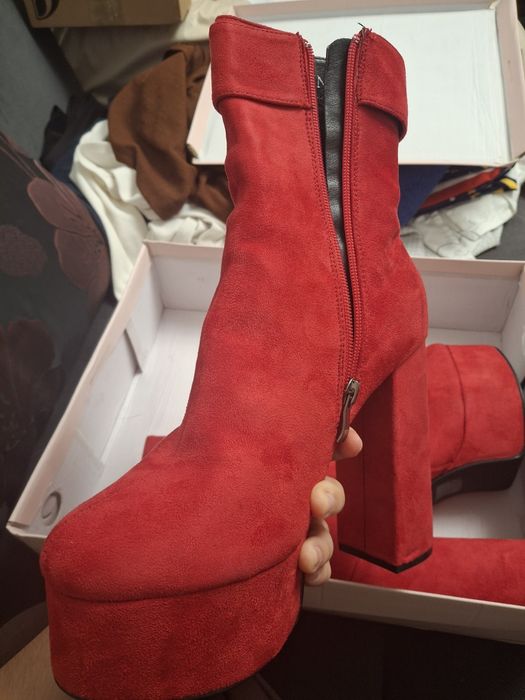 Botine roșii cu toc
