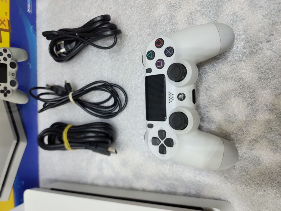 Sony Playstation 4 Slim 1000gb, 1 джойстик. С играми.  Версия 9.0