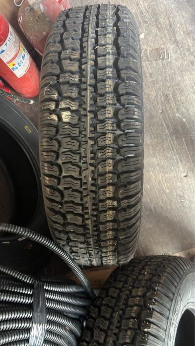 Продам комплект новых шин