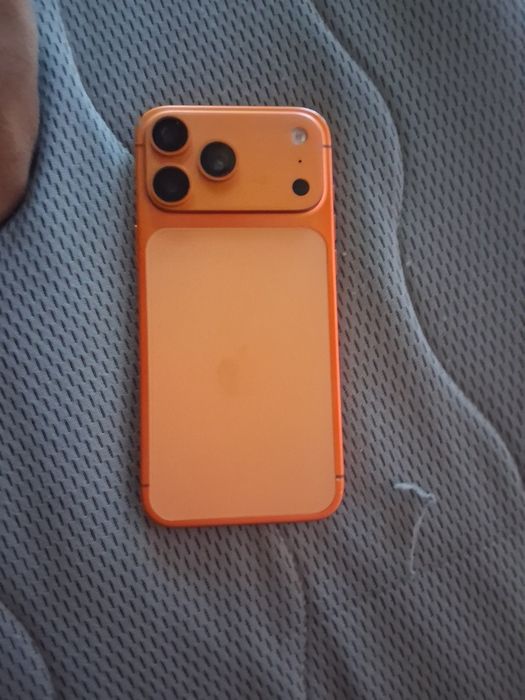 Telefonul estd inpecabil nici o zgarietura 100 capacitate 1Tera ip 17 pro max fake