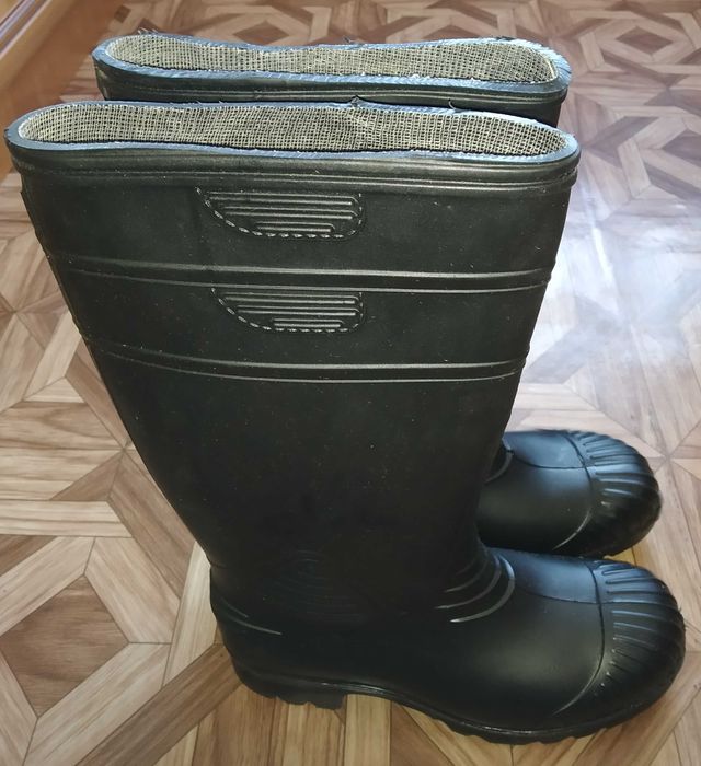 Резиновые сапоги