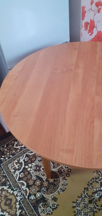 Продаю  круглый стол