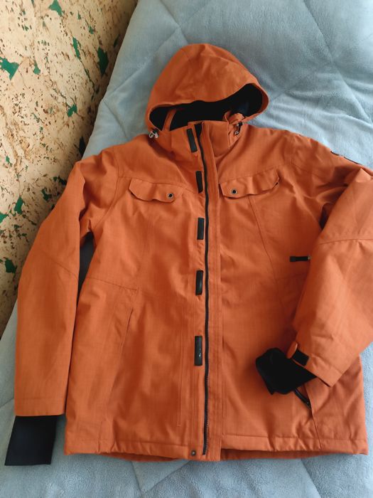 Зимно туристическо яке.