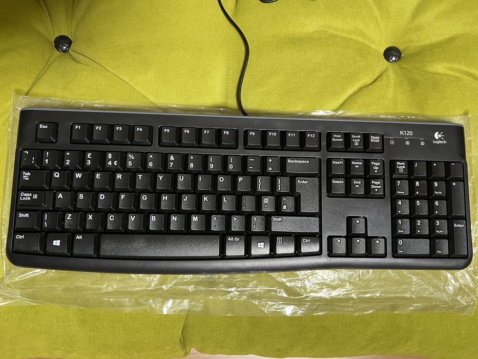 Клавиатура Logitech K120 - чисто нова - Business EN