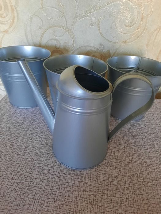 Продам кашпо интерьерные и лейку
