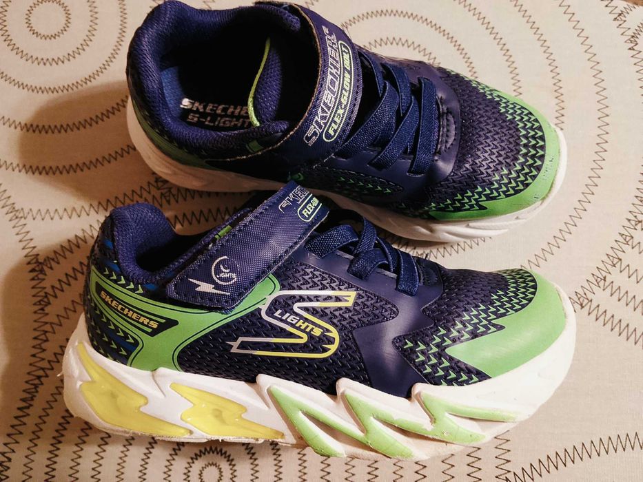 светещи маратонки Skechers