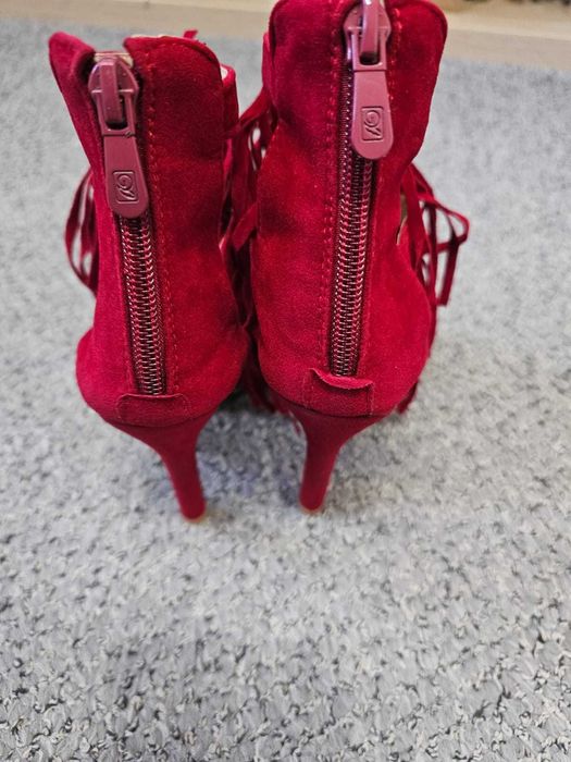 Pantofi eleganti NOU