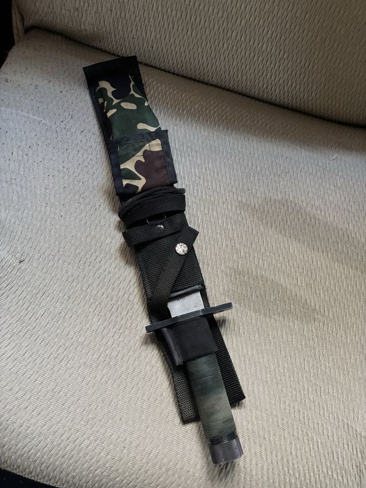 Нож за лов и оцеляване