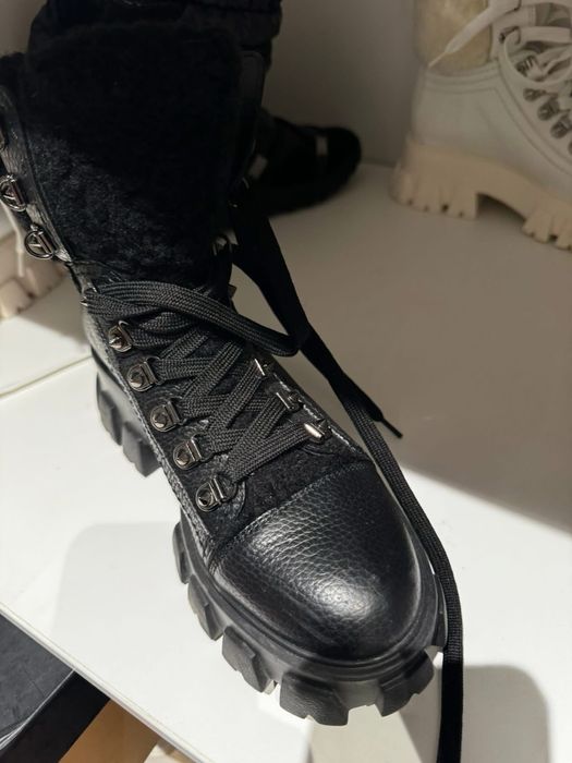 Bocanci Musette alb si negru - piele si blana - mar 38