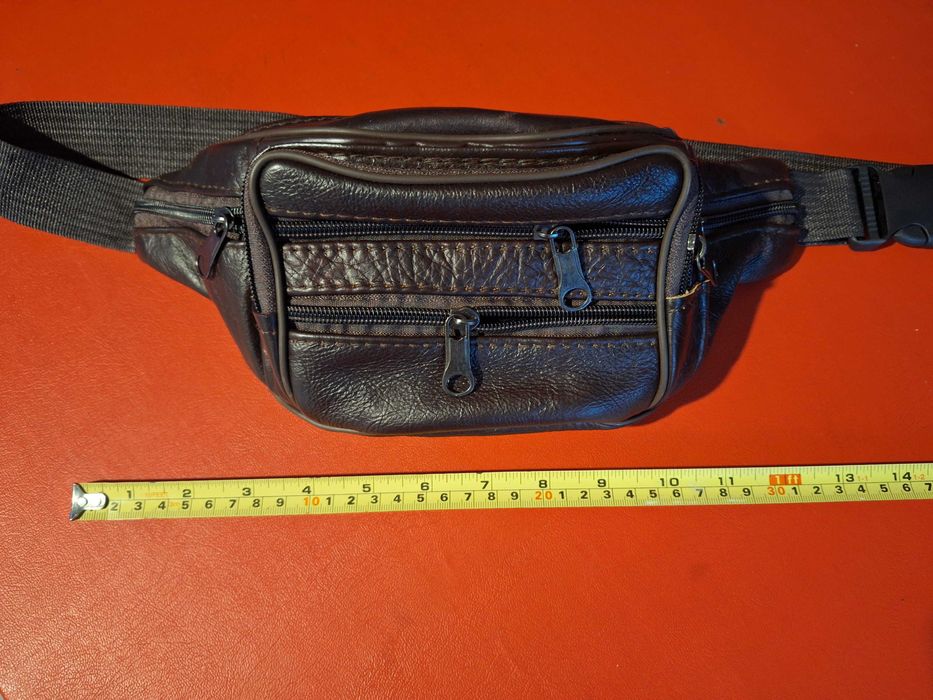 Мъжка чантичка от естествена кожа.