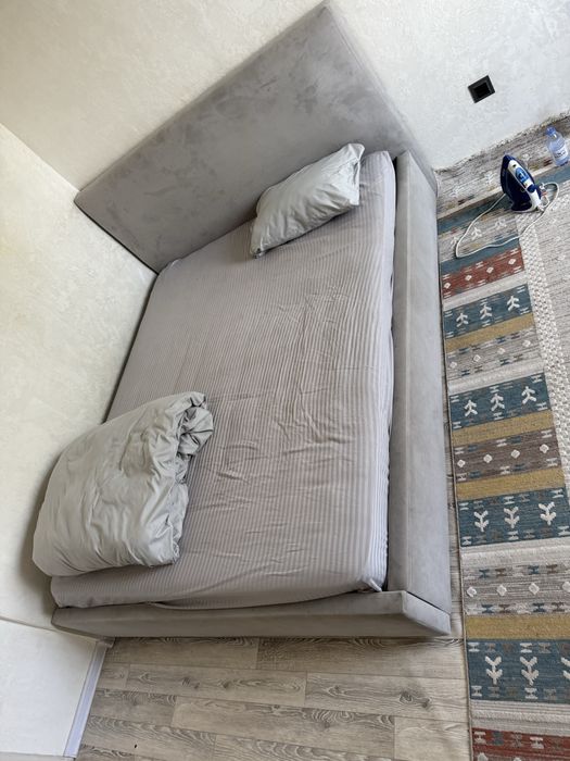 Кровать спальная