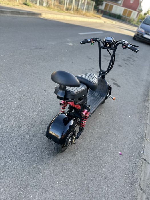 Vând sau scuter electric